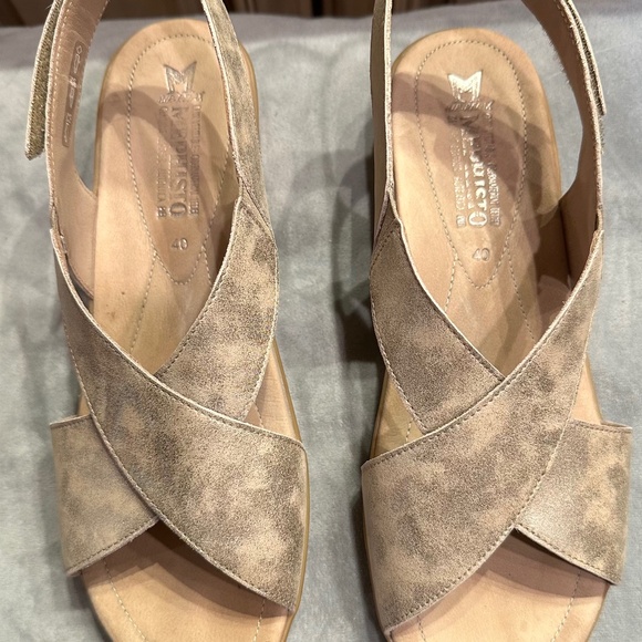 Mephisto Shoes - Mephisto sandal, size 40, gold suede